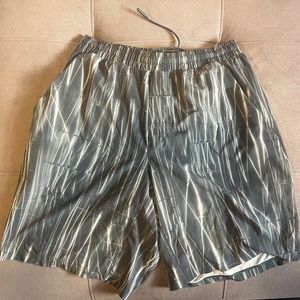 Men's Lululemon Pace Breaker Shorts 9" Lined Green Size Medium Athletic